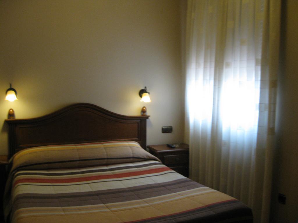 Hostal Granada Salamanca Habitación foto