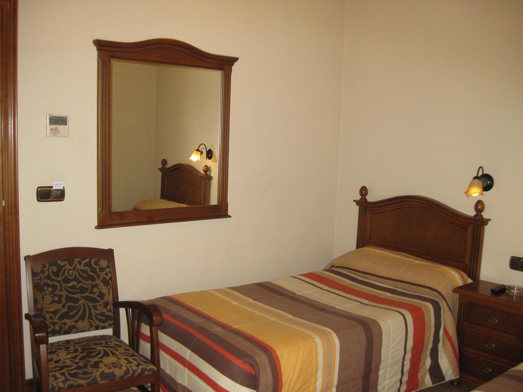 Hostal Granada Salamanca Habitación foto